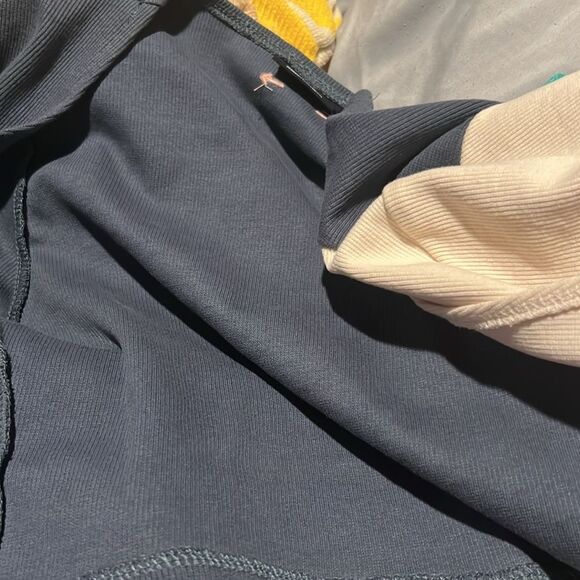 The Upside Luna Kyra Top Size Small Two Tone Blue Cream Crop Ribbed Wrap small - Picture 9 of 9